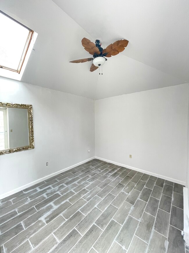Room1 - 54 Woodman St