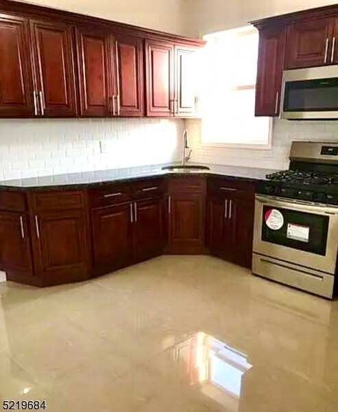 Foto del edificio - 245 22nd St