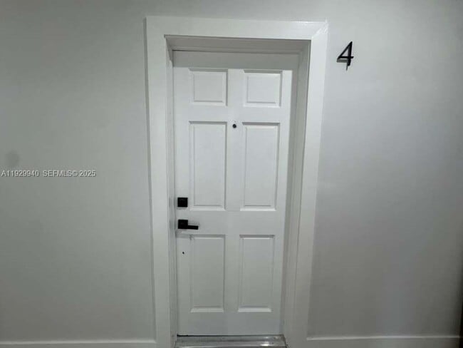 Building Photo - 2425 SW 6th St