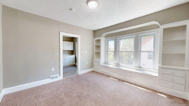 Building Photo - 3633 E 143rd St