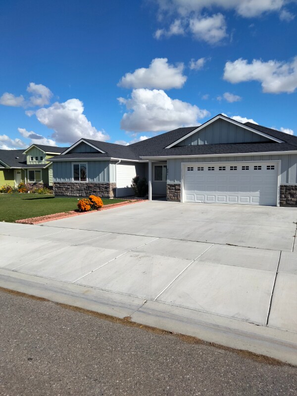 Primary Photo - 841 Gregory Way