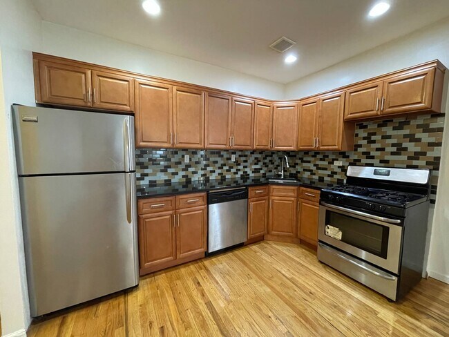 Building Photo - 2408 Beverley Rd