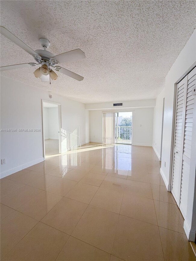 Foto del edificio - 8260 SW 210th St