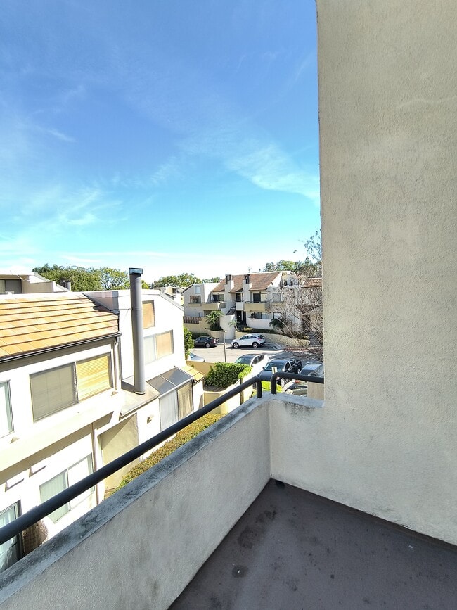 Building Photo - 13096 Le Parc