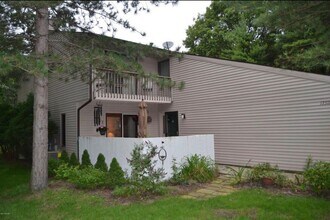 Building Photo - 17518 Parkwood Dr