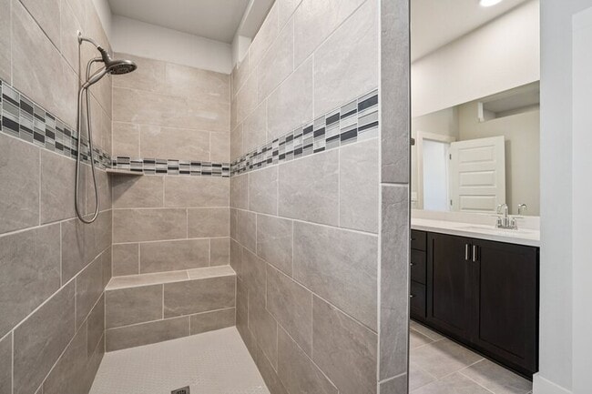 Building Photo - 7041 Hayes Horizon