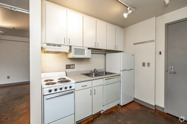 Studio - 533SF - Kitchen - Whiteway Apartments