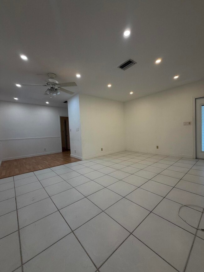 Building Photo - 1300 N 17th Ave