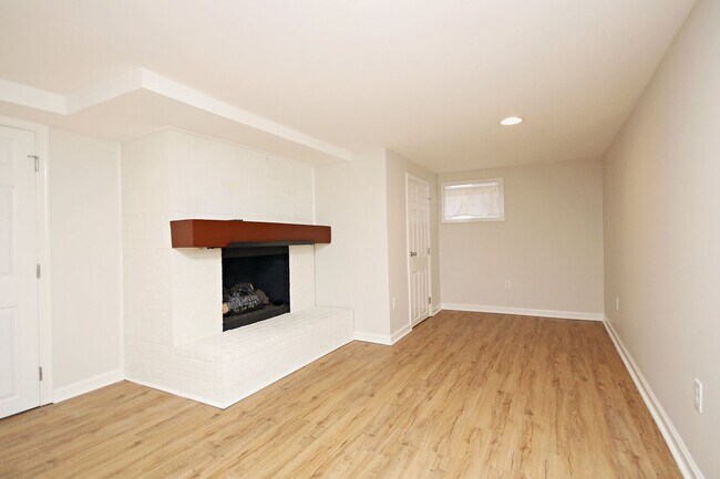 Building Photo - Spacious Basement Apartment With Utilities...