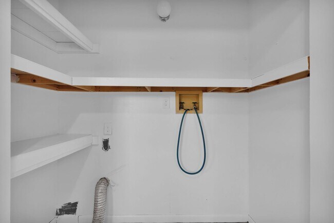 Building Photo - Stunning 3-Bedroom, 2-Bath Home in Desirable Mandarin Neighborhood!