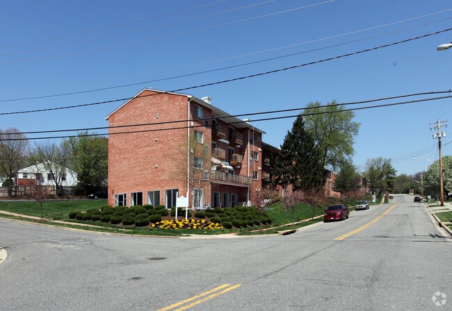Building Photo - Markham View
