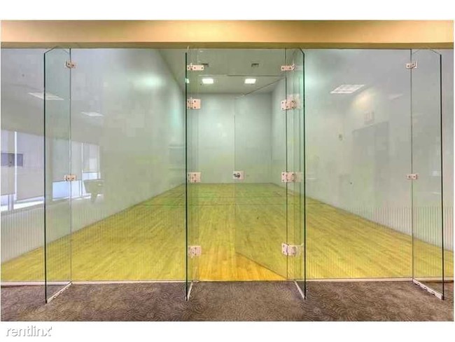 Building Photo - 1 br, 1 bath Condo - 6365 Collins Ave Lowe...