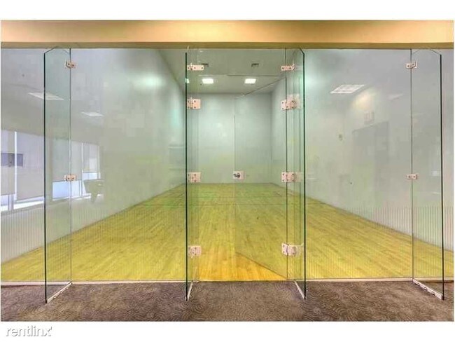 Building Photo - 2 br, 2.5 bath Condo - 6365 Collins Ave Di...