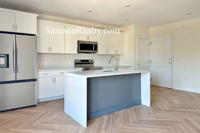 Building Photo - 165 Gano St