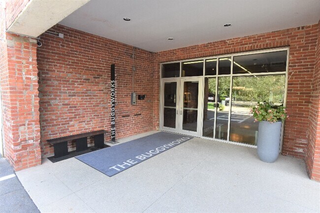 Foto del edificio - 448 W Nationwide Blvd
