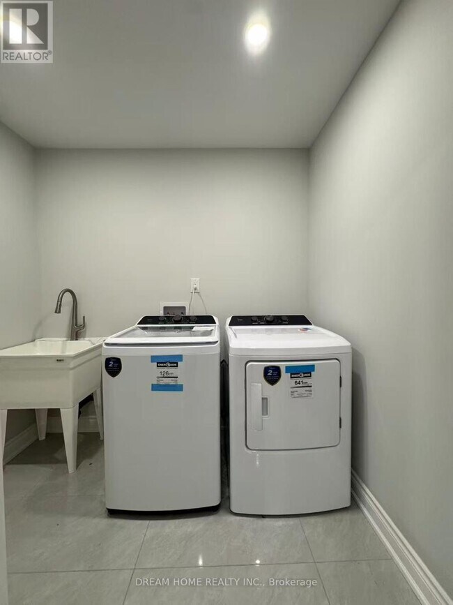 Photo du bâtiment - 50 Emmeline Crescent