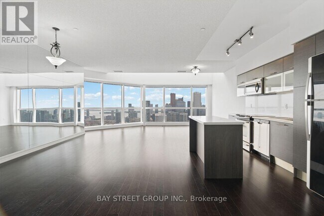 Building Photo - 386 Yonge St