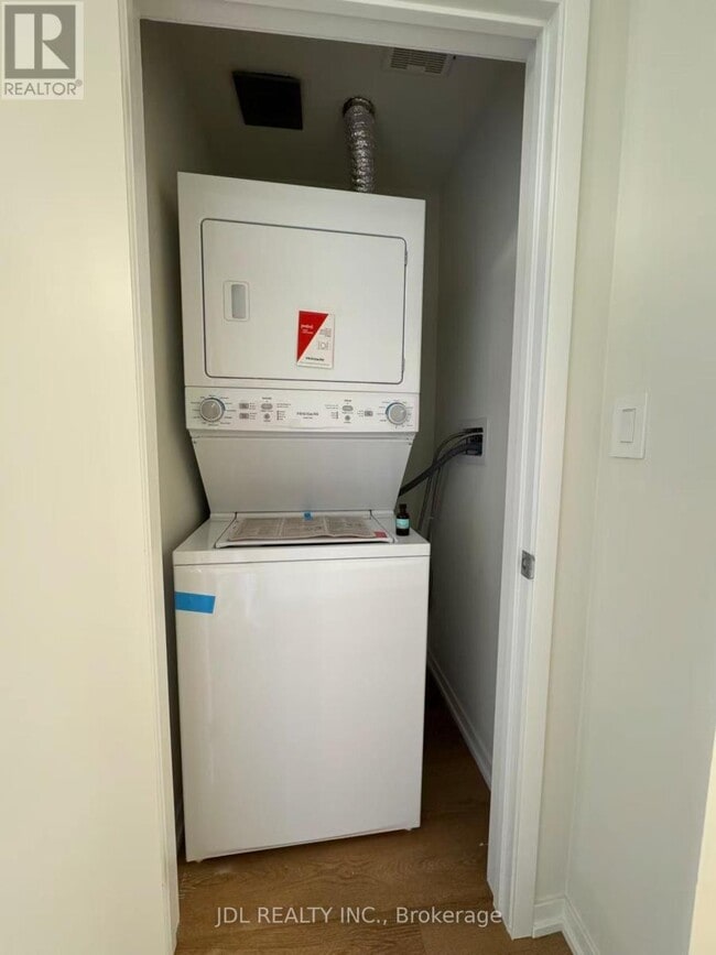 Building Photo - 94 Matawin Ln