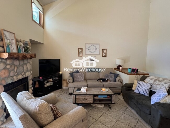 Building Photo - 4128 Meadowlark Way