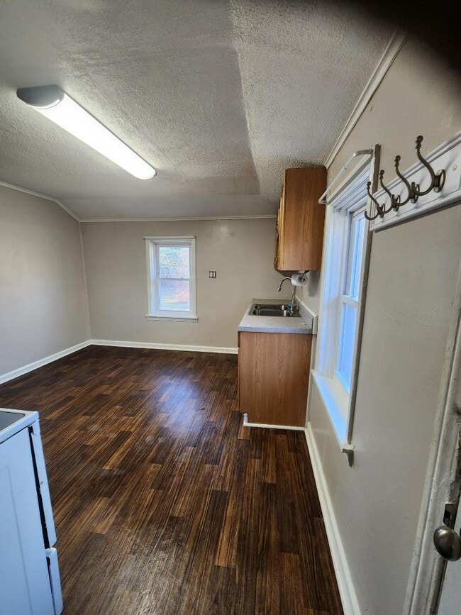 Building Photo - 2840 Goodells Rd