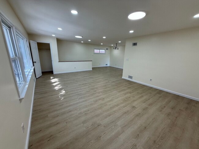 Building Photo - 588 Avenue A
