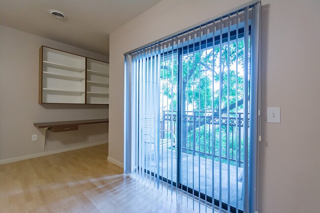 Interior Photo - Tenth & College Apartments