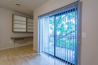 Interior Photo - Tenth & College Apartments