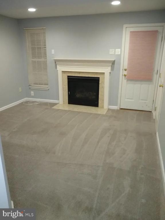 Building Photo - 9441 Birdhouse Cir