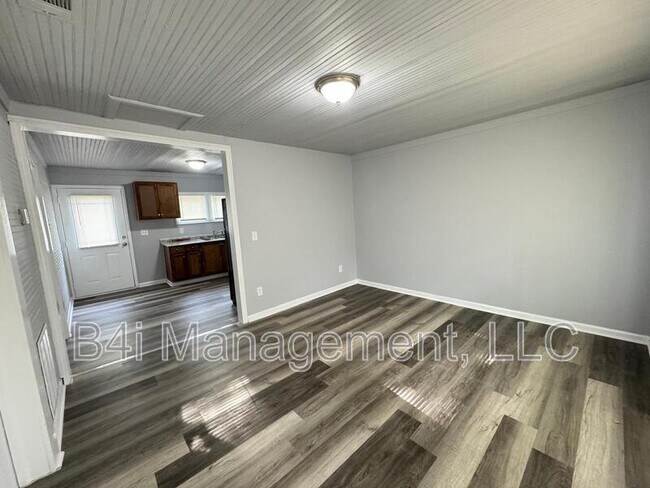 Building Photo - 129 Watts St