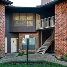 Building Photo - 3100 Walnut Bend Ln