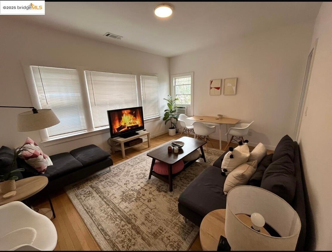 Foto principal - 2942 Hillegass Ave