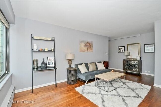 Foto del edificio - 3420 N Lake Shore Dr