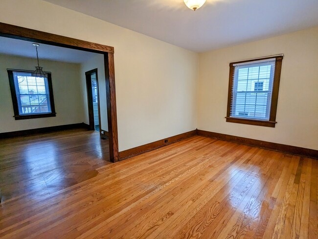 Building Photo - 412 Dupont Ave