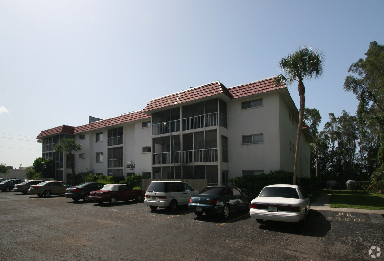 Foto del edificio - Strathmore Garden Apartments