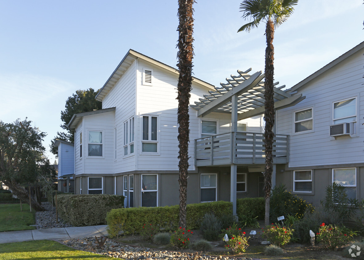 Building Photo - Stoney Pine Apartments