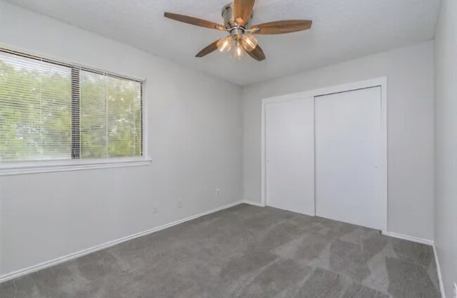 Foto del edificio - 6814 S Creek Dr