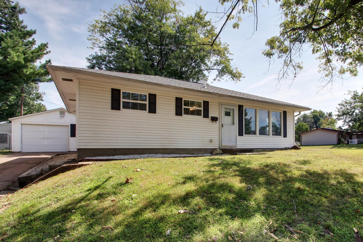 1521 Granview Dr, Quincy, IL 62301 House Rental in Quincy, IL