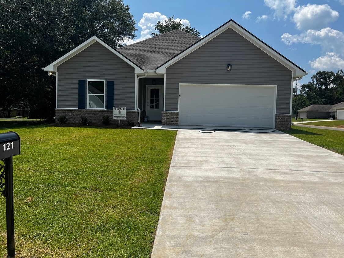 Primary Photo - Home for Rent in Bay Minette, AL!! Availab...