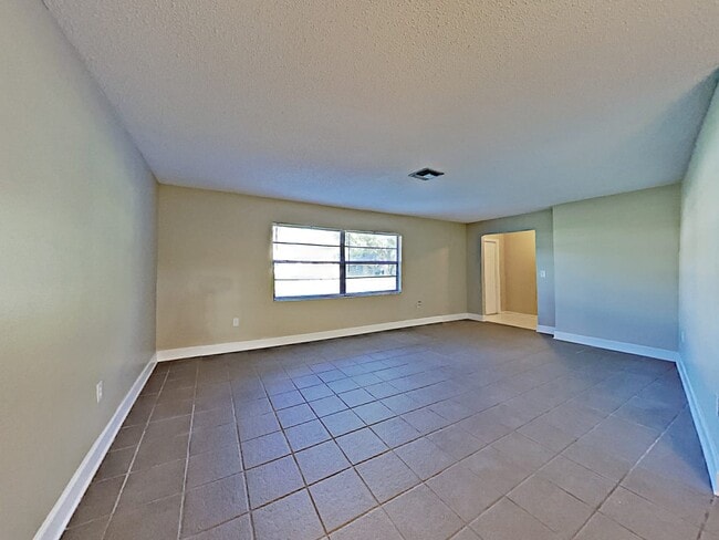 Building Photo - 5311 Fox Run Rd