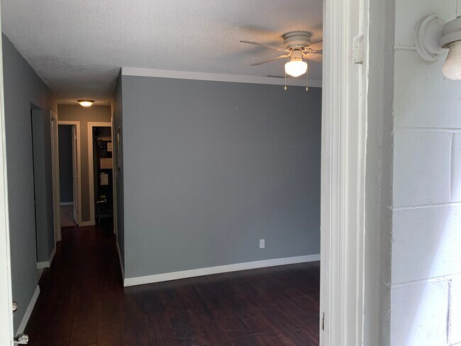 Foto del edificio - 8931 India Ave