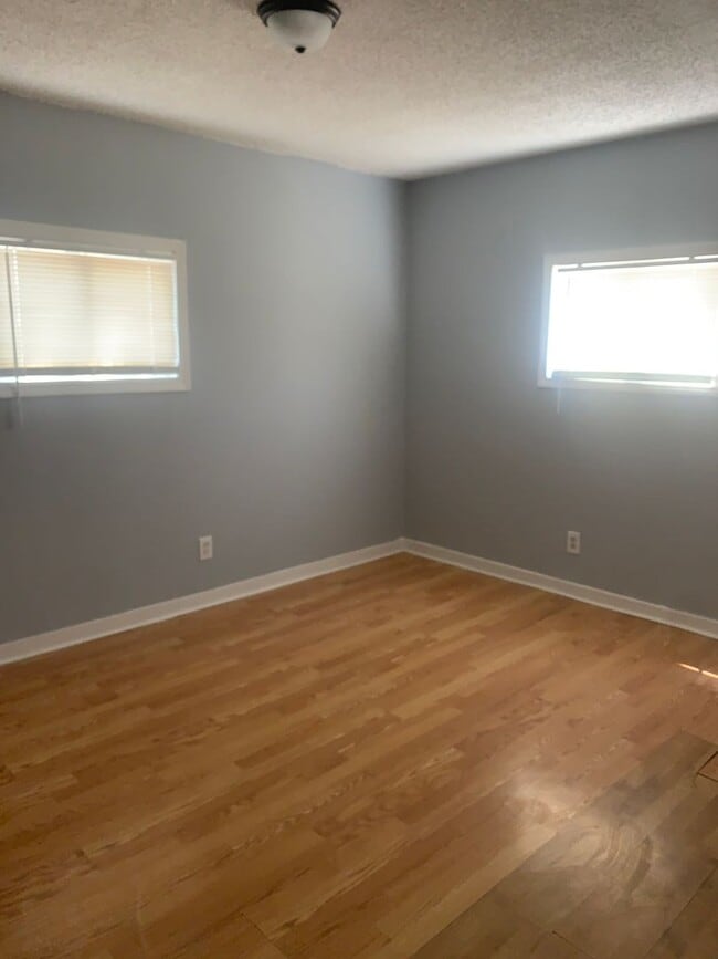 Building Photo - 3/2 remodeled