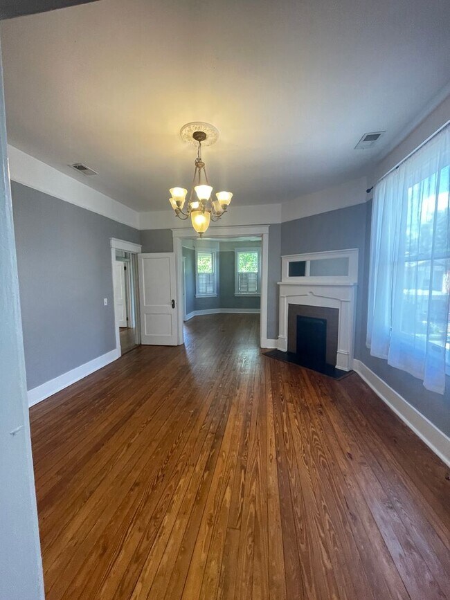 Building Photo - 418 E 40th St