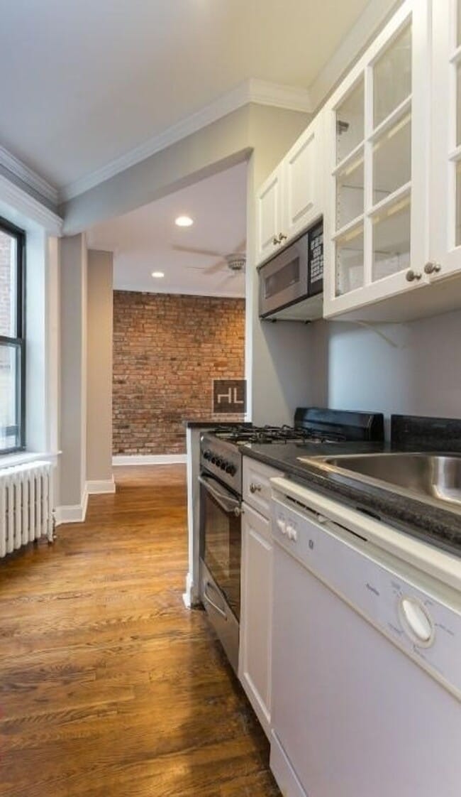 Building Photo - East 13th Street