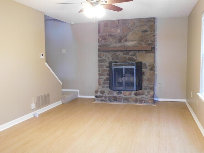 Foto del edificio - 12721 Valleywood Dr