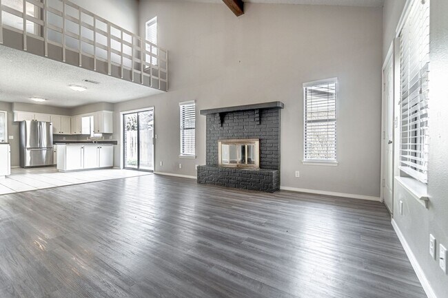 Foto del edificio - Newly Renovated Duplex! Rare!