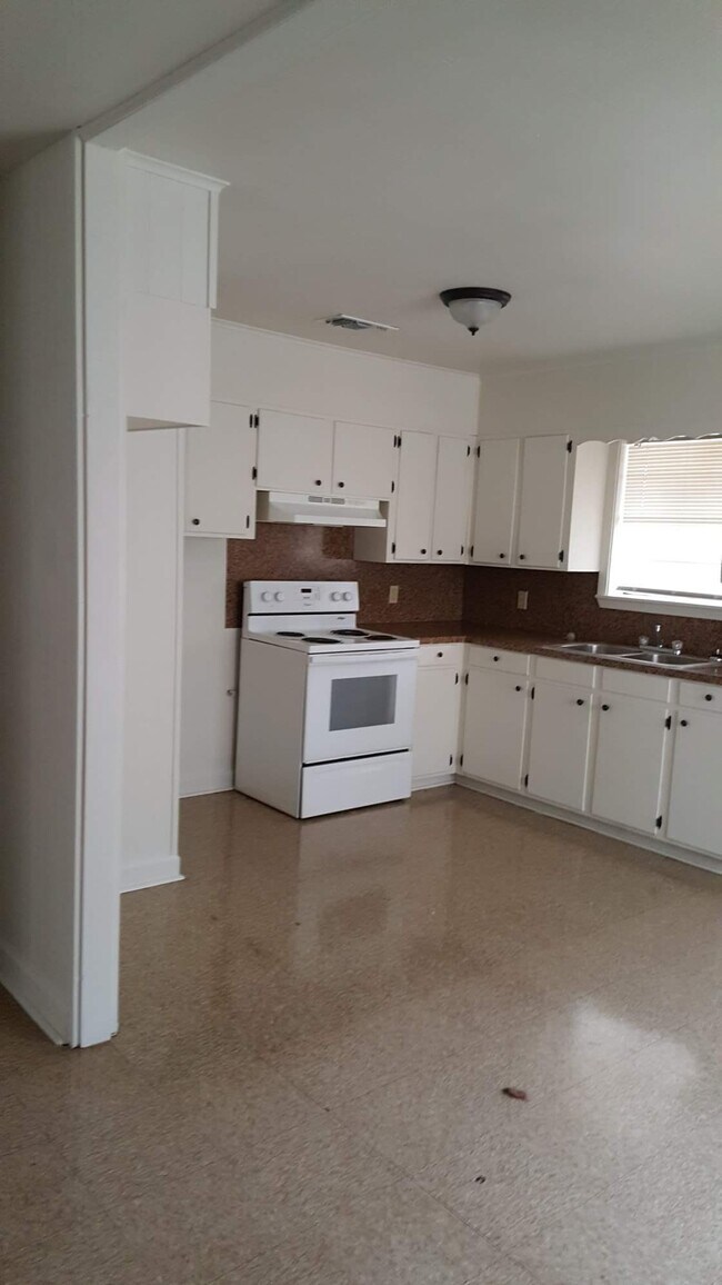 Kitchen - 1946 Maple street