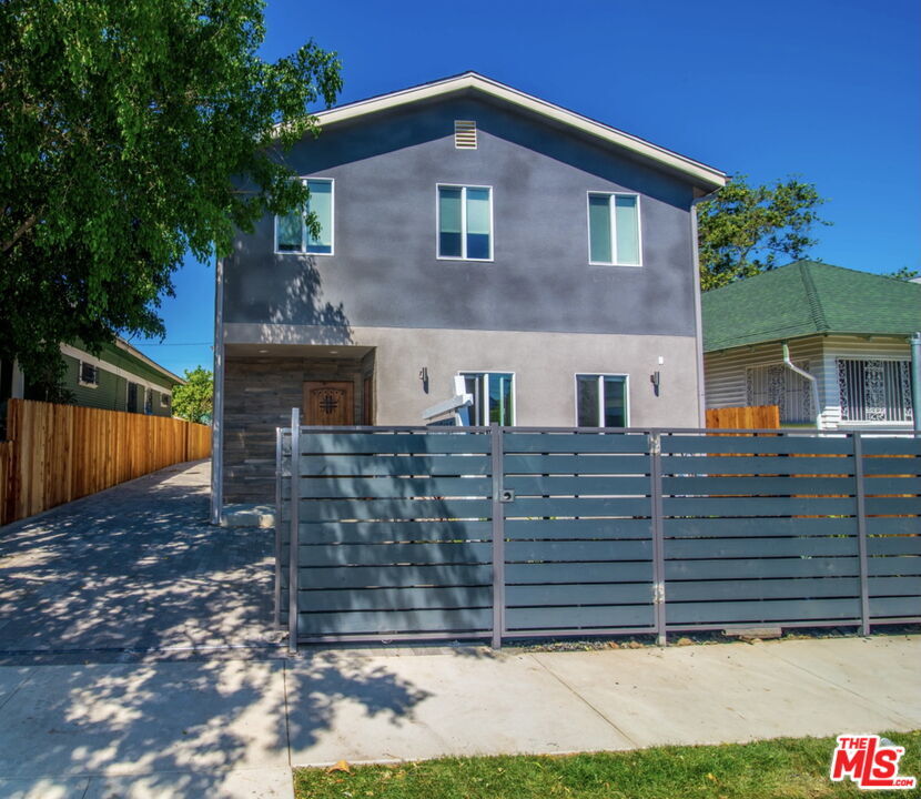 Foto principal - 3753 Woodlawn Ave