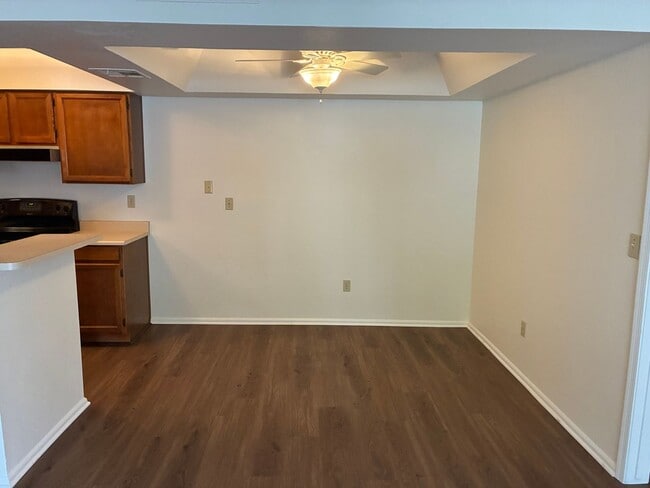 Building Photo - **COMFY 2 BEDROOM/2 FULL BATHROOM CONDO IN...