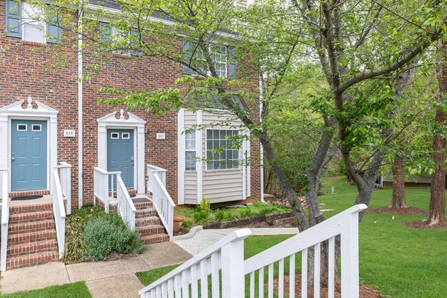 Building Photo - 327 Silverberry Ct