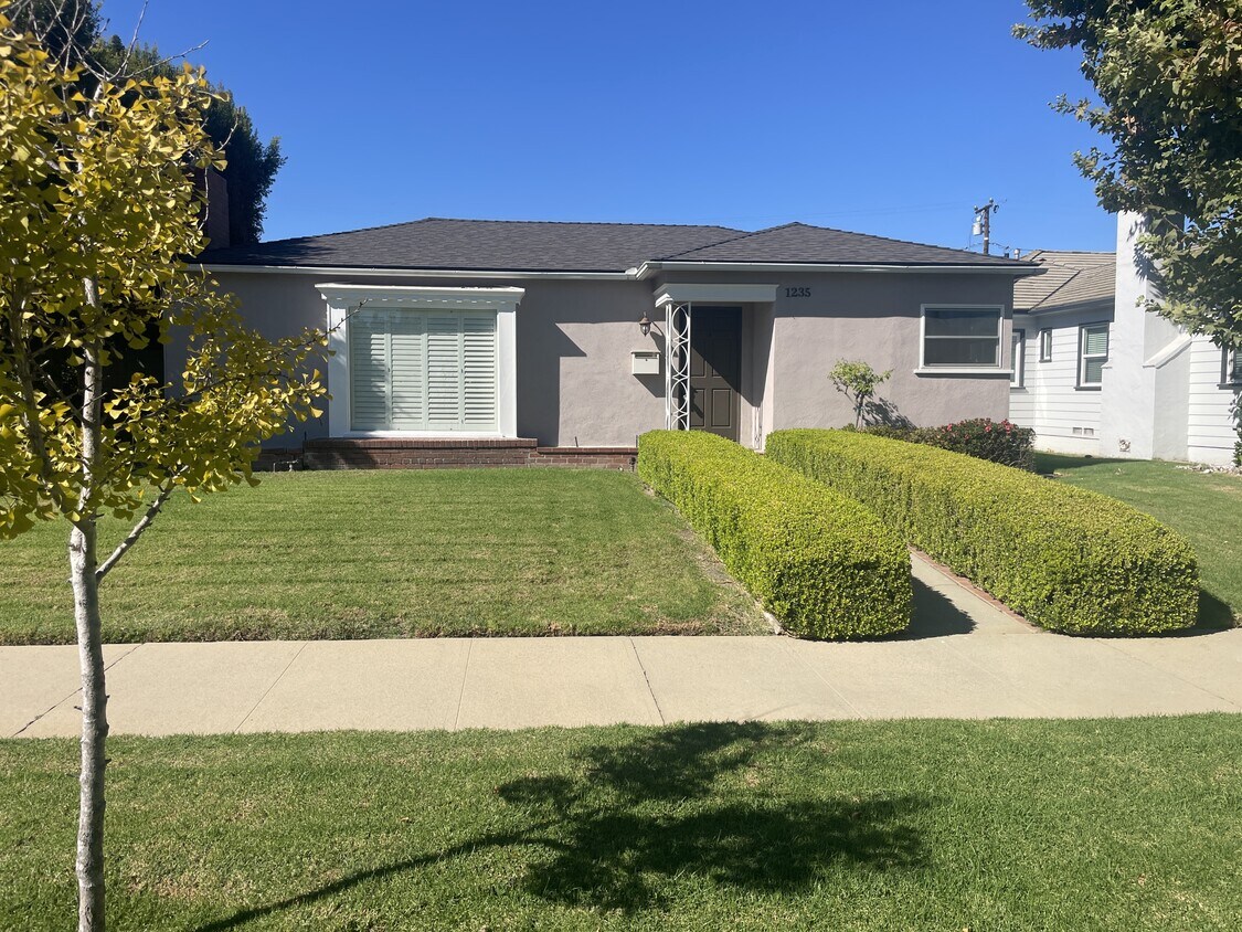 Foto principal - 1235 E Armando Dr